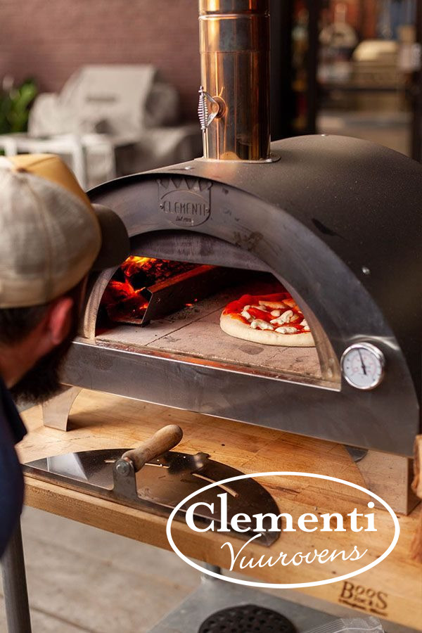 Pizza maken in oven Clementi