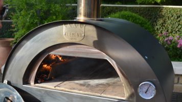 Clementino Pizza oven buiten