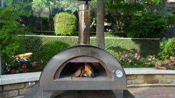 Hout in Clementi Pizza-oven