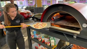 Pizza's bakken in de family houtoven