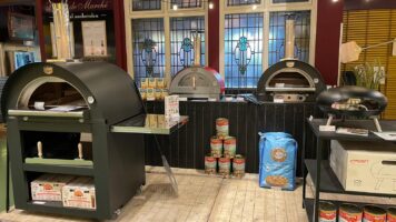 Clementi Pizzaovens in de showroom van de HANOS
