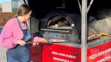 Family gasoven op hout gestookt