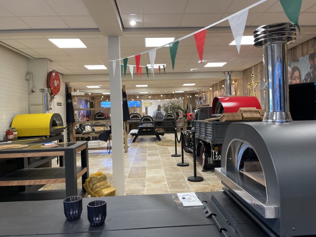 Pizzaovens in showroom Clementi