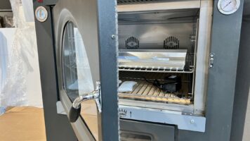 Houtgestookte oven met pizzasteen