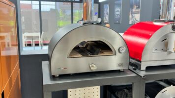 Clementi Mida op pulcinella onderstel